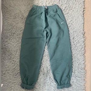 Nike women’s fleece sweatpants